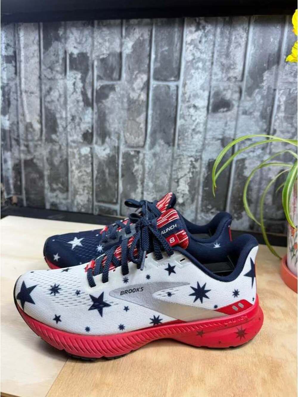 Brooks Launch 8 Limited Edition Women’s Size 7 B Red White Blue Stars Running